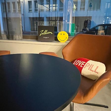 Hotel Moxy Antwerpia Zewnętrze zdjęcie