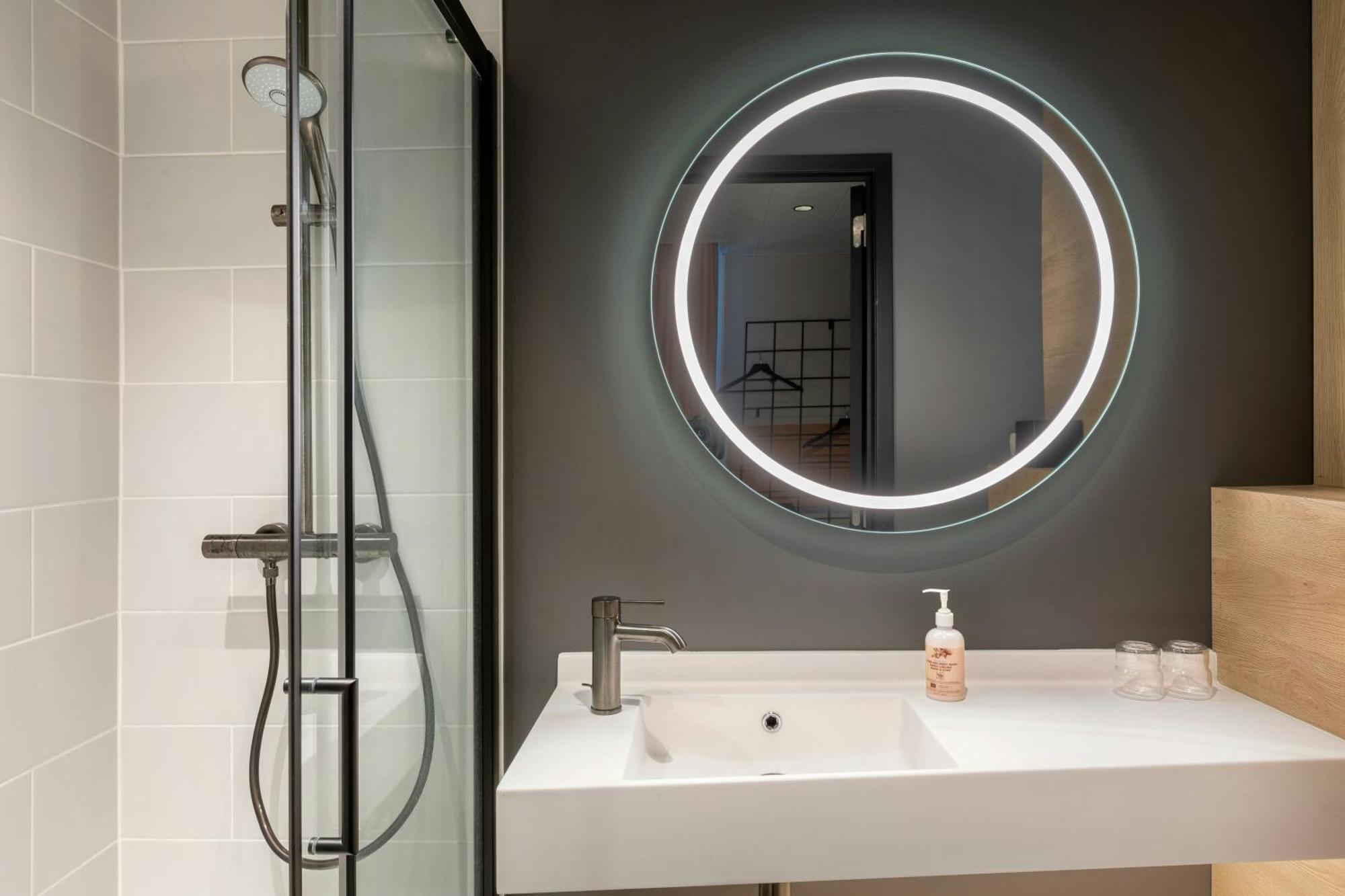 Hotel Moxy Antwerpia Zewnętrze zdjęcie