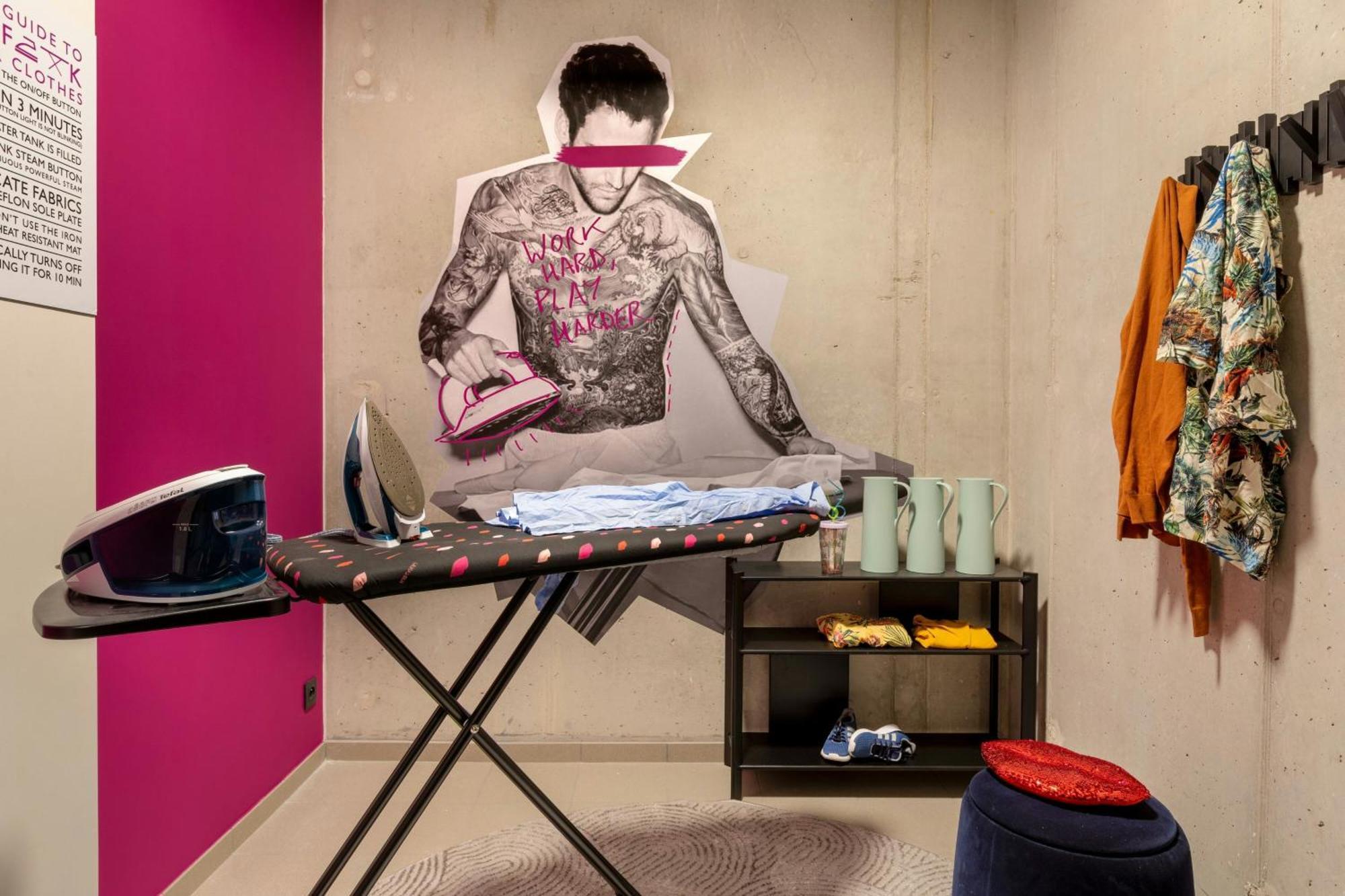 Hotel Moxy Antwerpia Zewnętrze zdjęcie