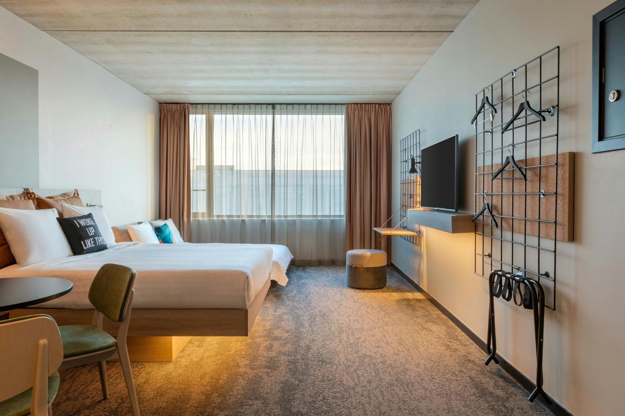 Hotel Moxy Antwerpia Zewnętrze zdjęcie